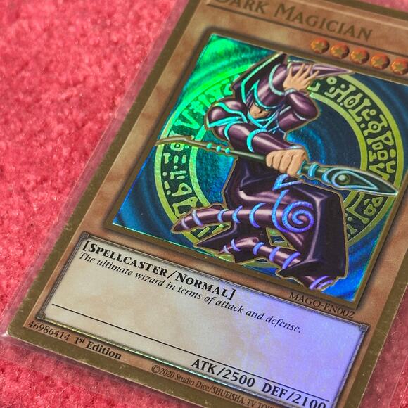 Dark Magician MAGO-EN002 [1st Edition Gold Rare] – Yu-Gi-Oh! Maximum Gold - Picture 1 of 8
